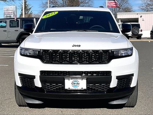 Certified 2023 Jeep Grand Cherokee L Laredo image 3