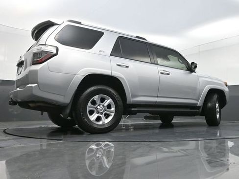 Used 2020 Toyota 4Runner SR5 image 32