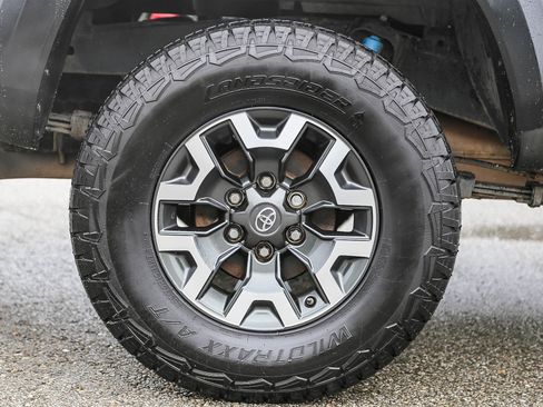 Used 2020 Toyota Tacoma TRD Off-Road w/ Technology Package image 11