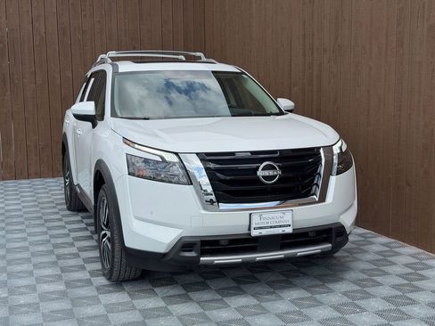 Used 2025 Nissan Pathfinder Platinum w/ Cargo Package FWD image 13