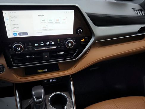 Used 2023 Toyota Highlander Platinum image 43