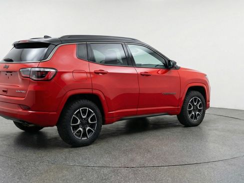 Used 2025 Jeep Compass Trailhawk AWD/4WD image 9