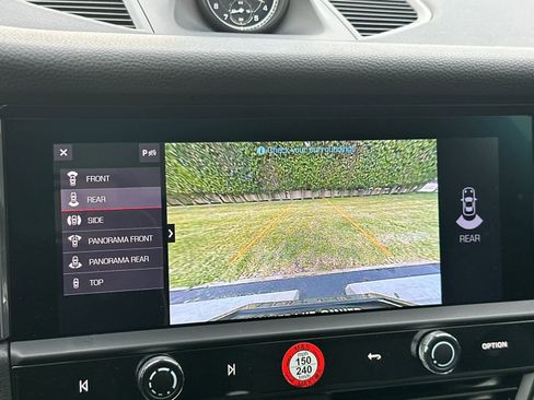 Certified 2025 Porsche Macan AWD/4WD image 22