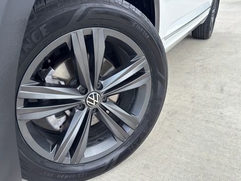 Used 2022 Volkswagen Atlas Cross Sport SEL R-Line AWD/4WD image 4