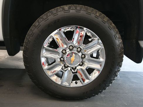 Used 2024 Chevrolet Silverado 2500 High Country w/ High Country Premium Package image 34