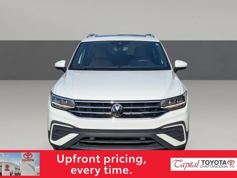 Used 2024 Volkswagen Tiguan SE AWD/4WD image 3