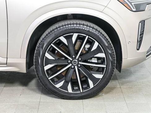 Certified 2025 Volvo XC90 T8 Ultra AWD/4WD image 42