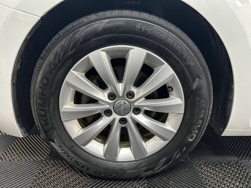 Used 2019 Volkswagen Beetle 2.0T S FWD image 33