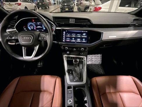 Certified 2025 Audi Q3 2.0T Premium image 15