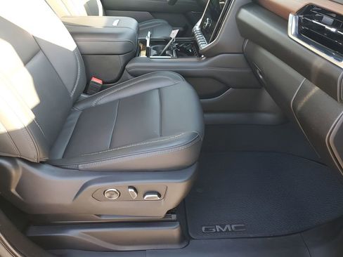 Used 2025 GMC Yukon Denali image 16