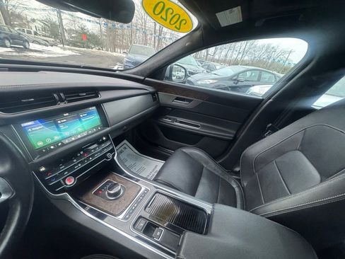 Used 2020 Jaguar XF Checkered Flag image 40