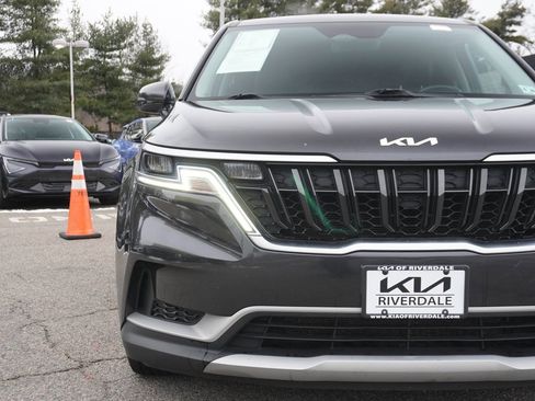 Used 2022 Kia Carnival LX image 14