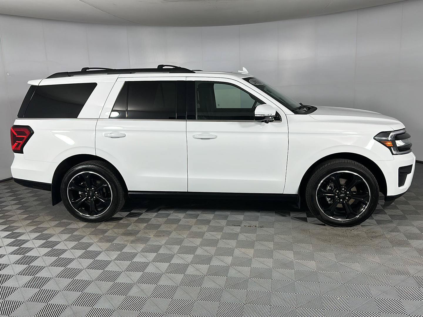 Used 2023 Ford Expedition Limited AWD/4WD image 31