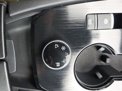 Used 2024 Nissan Rogue S AWD/4WD image 19