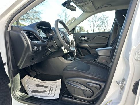 Used 2020 Jeep Cherokee Latitude image 12