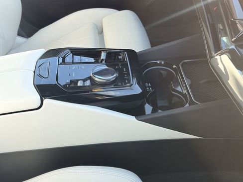 Used 2025 BMW i5 eDrive40i w/ M Sport Package RWD image 5