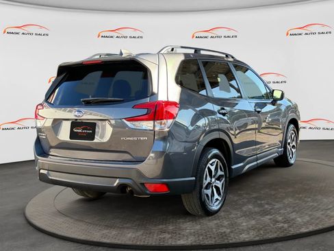 Used 2022 Subaru Forester Premium AWD/4WD image 10