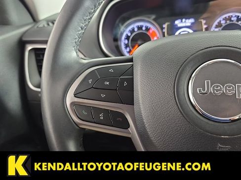 Used 2019 Jeep Cherokee Latitude Plus AWD/4WD image 15