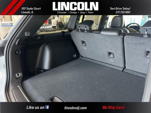 New 2025 Jeep Grand Cherokee Altitude image 11