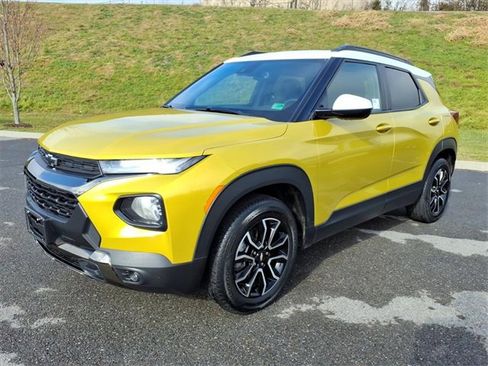 Used 2023 Chevrolet TrailBlazer ACTIV w/ Sun and Liftgate Package image 9