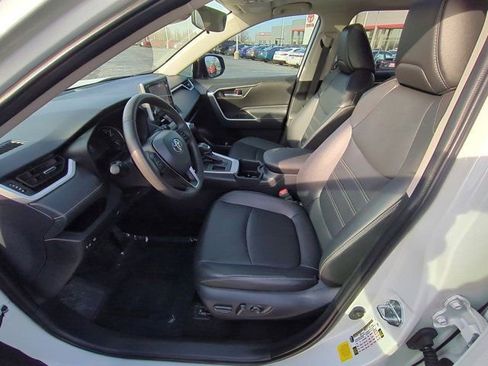 Used 2025 Toyota RAV4 XLE Premium image 8