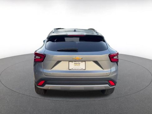 Used 2025 Chevrolet Trax LT w/ LT Convenience Package FWD image 11