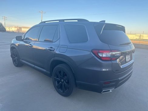Used 2025 Honda Pilot Black Edition image 7