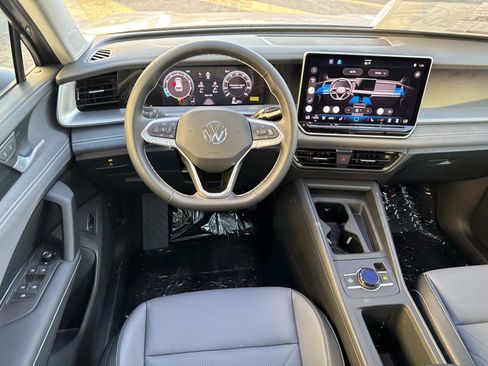 New 2026 Volkswagen Tiguan SE image 8