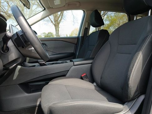 Used 2023 Nissan Rogue S image 19