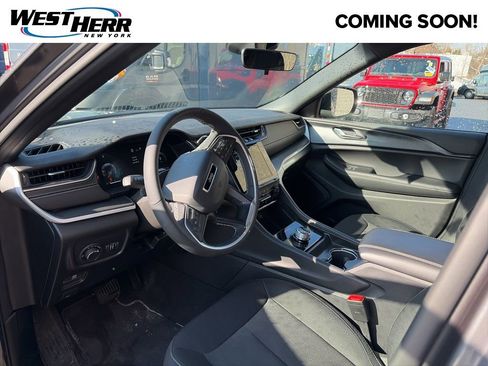 Used 2025 Jeep Grand Cherokee L Laredo w/ Luxury Tech Group I image 5