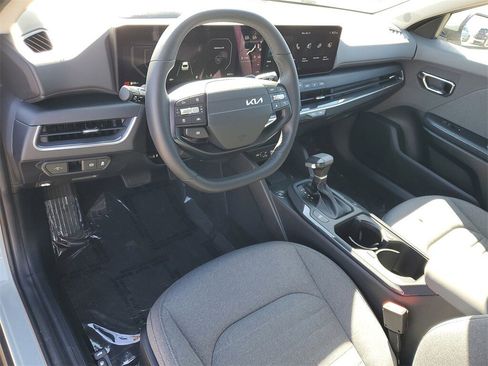 Used 2025 Kia K4 EX image 6