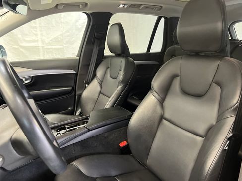 Used 2022 Volvo XC90 T5 Momentum w/ Climate Package AWD/4WD image 16