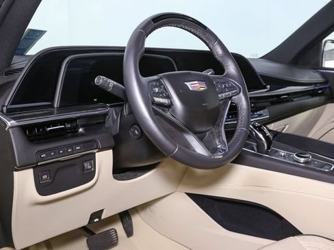 Used 2024 Cadillac Escalade Premium Luxury AWD/4WD image 25