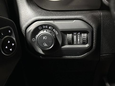 Used 2021 Jeep Gladiator Sport AWD/4WD image 18