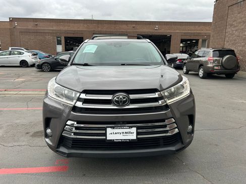 Used 2018 Toyota Highlander Limited Platinum image 8