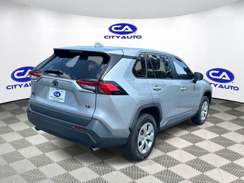 Used 2022 Toyota RAV4 LE FWD image 3