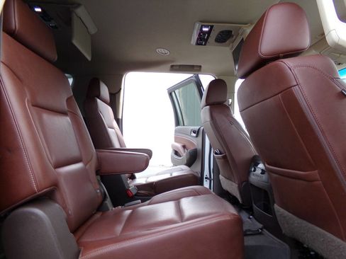 Used 2019 Chevrolet Suburban Premier image 23