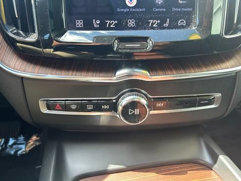 Certified 2023 Volvo XC60 B5 Plus AWD/4WD image 26