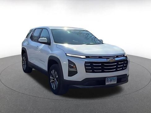 Used 2025 Chevrolet Equinox LT FWD image 3