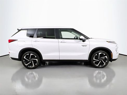 Used 2024 Mitsubishi Outlander SE image 8