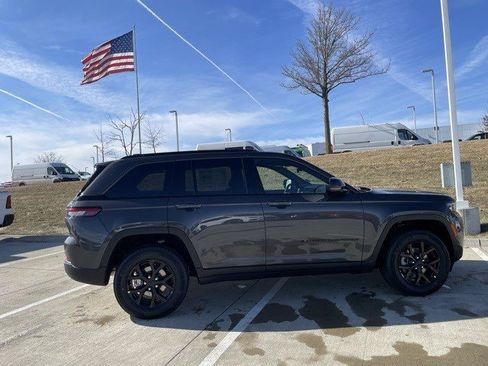 New 2026 Jeep Grand Cherokee Altitude image 7