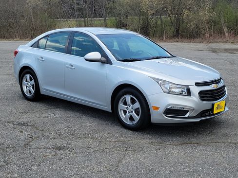 Used 2015 Chevrolet Cruze LT FWD image 3
