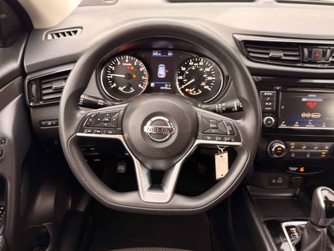 Used 2021 Nissan Rogue Sport S image 13