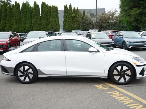 Certified 2024 Hyundai Ioniq 6 SE RWD image 4