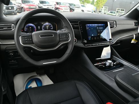 Used 2024 Jeep Wagoneer Series II w/ Convenience Group I image 22