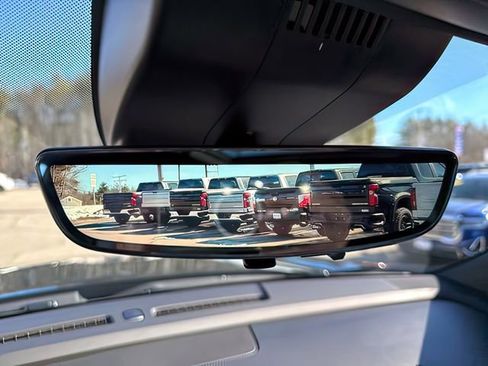 Certified 2025 Chevrolet Suburban Premier image 37