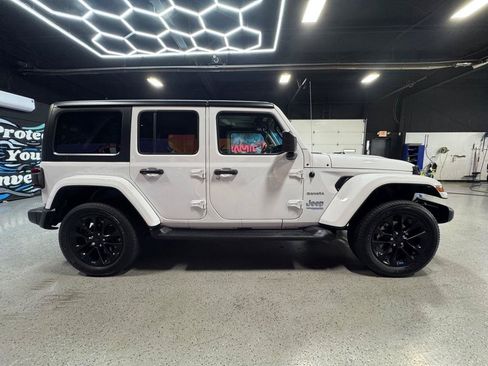 Used 2022 Jeep Wrangler Unlimited Sahara w/ Cold Weather Group AWD/4WD image 7