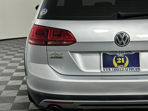 Used 2017 Volkswagen Golf Alltrack SE image 11