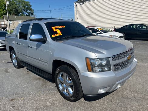 Used 2013 Chevrolet Avalanche LTZ AWD/4WD image 4