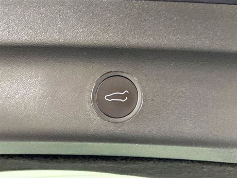 Used 2025 Tesla Model Y Long Range AWD/4WD image 35